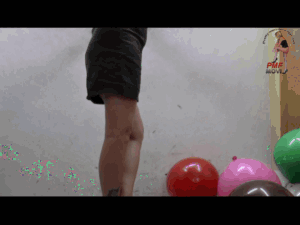 Ballons mit Büropumps zertreten
