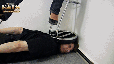 07-003 - Crushing my slave under the bar stool (WMV - HQ - High Definition)