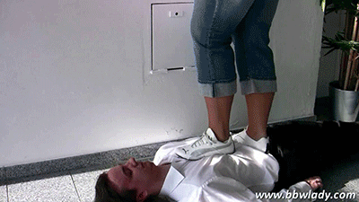 BBW Lady Cathy tramples her slave (WMV, High Definition, 1280x720px)