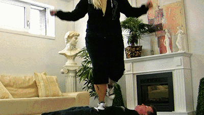 Slave gets trampled under a big Lady (WMV, High Definition, 1280x720px)