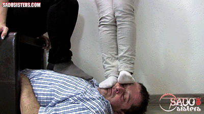 04-02 - The girls destroy the slaves face! (WMV High Definition)