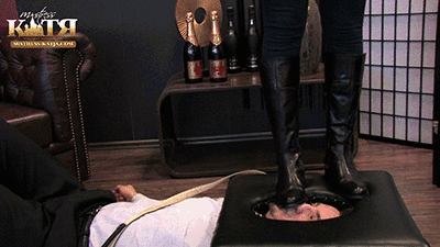17-002 - I crush my slaves face in the box (WMV - HQ - High Definition)