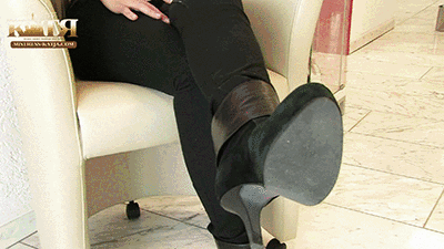 18-001 - College professor becomes bootslave (WMV - HQ - High Definition)