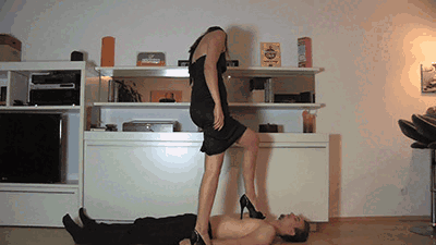 Foot kissing under pressure