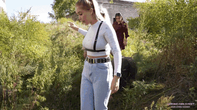NICOLE, JANE AND SAKURA - Nice walk with an ugly idiot (4K)