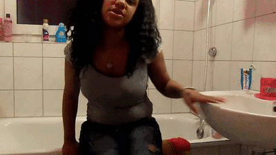 Open ur mouth, Toiletslave !