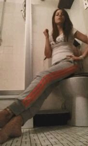 Crapper slut