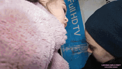NICOLE - Visit a garbage rat (4K)