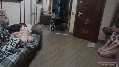 SARAH - This is how Mistress usual morning goes (4K)