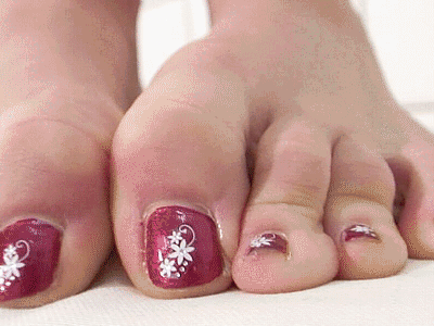 Jessy stomps barefoot