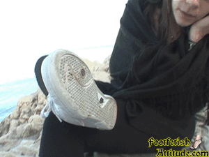 Léa sneakers and socks worship and smelling