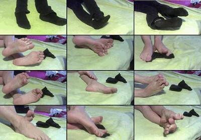 Feet play