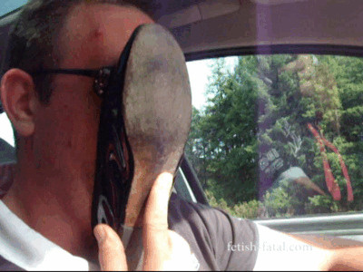 Hummm! different shoes, tights, barefoot, car, on a slave ... beautiful video !!!!