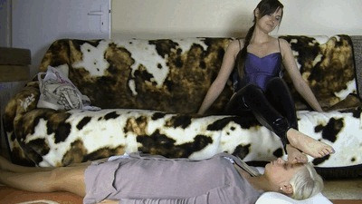 ff - 2 CLIPS - VERONICA PUTS FEET ON BLONDES FACES - MIX - HD 1280x720