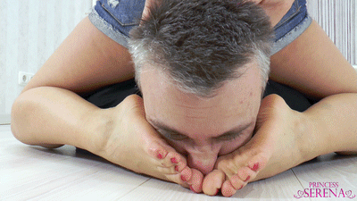 Extreme stinky feet - My slave has to smell them!