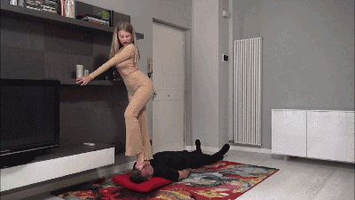 GABRIELLA - Dangerous level: HIGH! 2 - EXTREME facetrampling, throatstanding, foot domination - BRUT