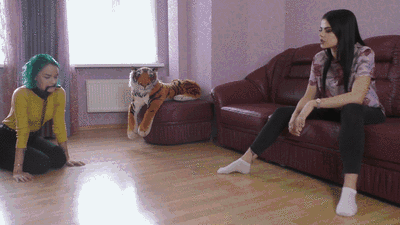 SELENA - New beautiful and young girl - Sweaty feet and socks for zoe (wmv)